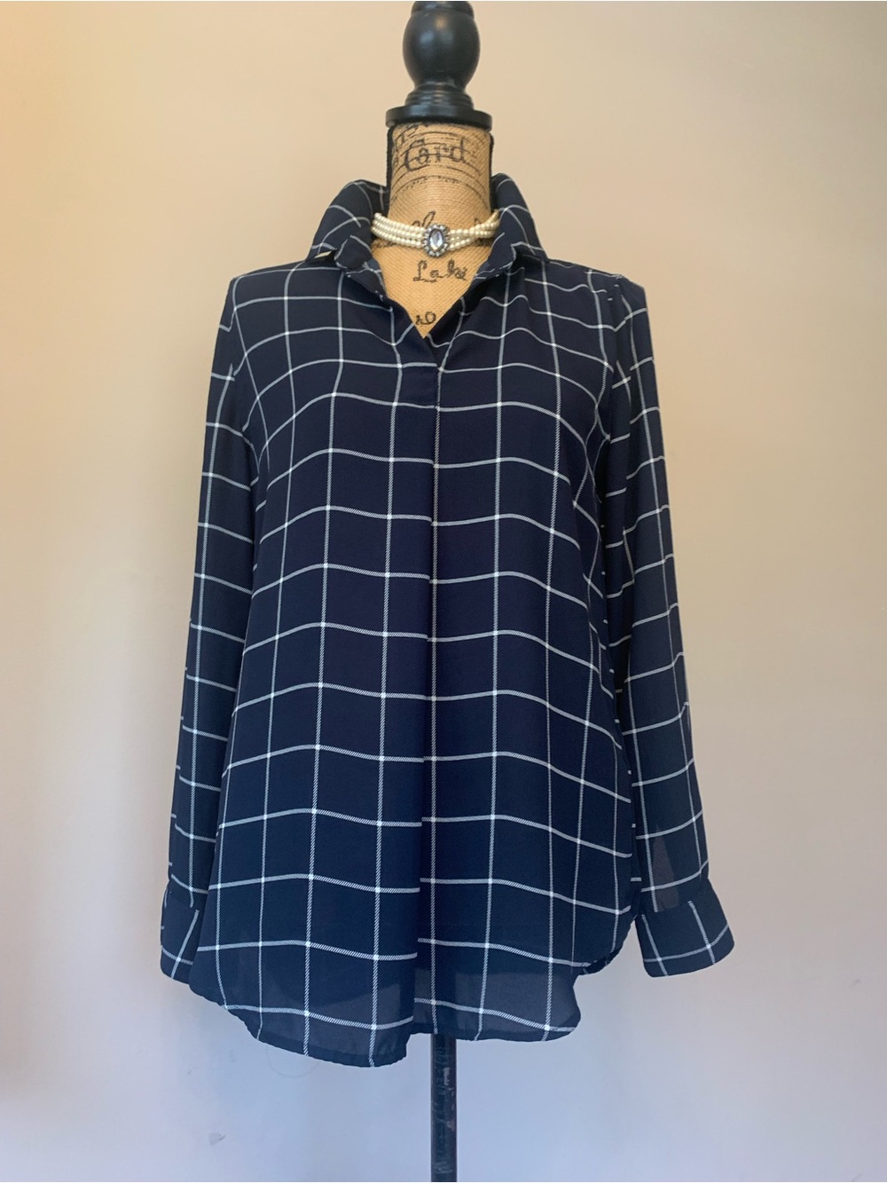 BANANA REPUBLIC 100% poly Dillon classic windowpane navy blouse size Small VGUC+